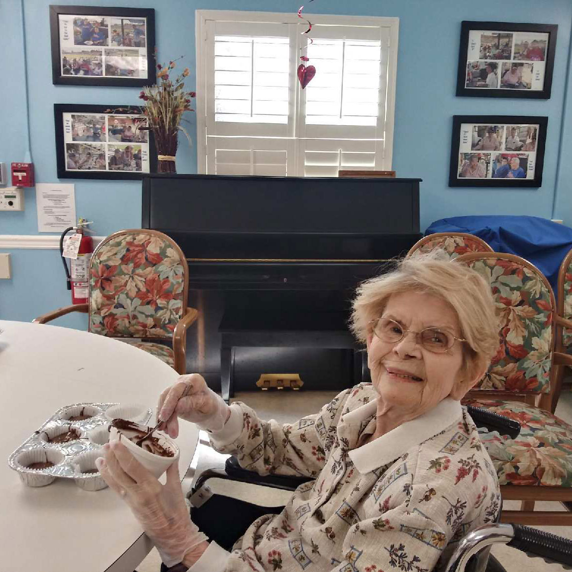 Image of old woman baking cupcakes at Kadima at Pottstown Nursing and Rehabilitation Facility