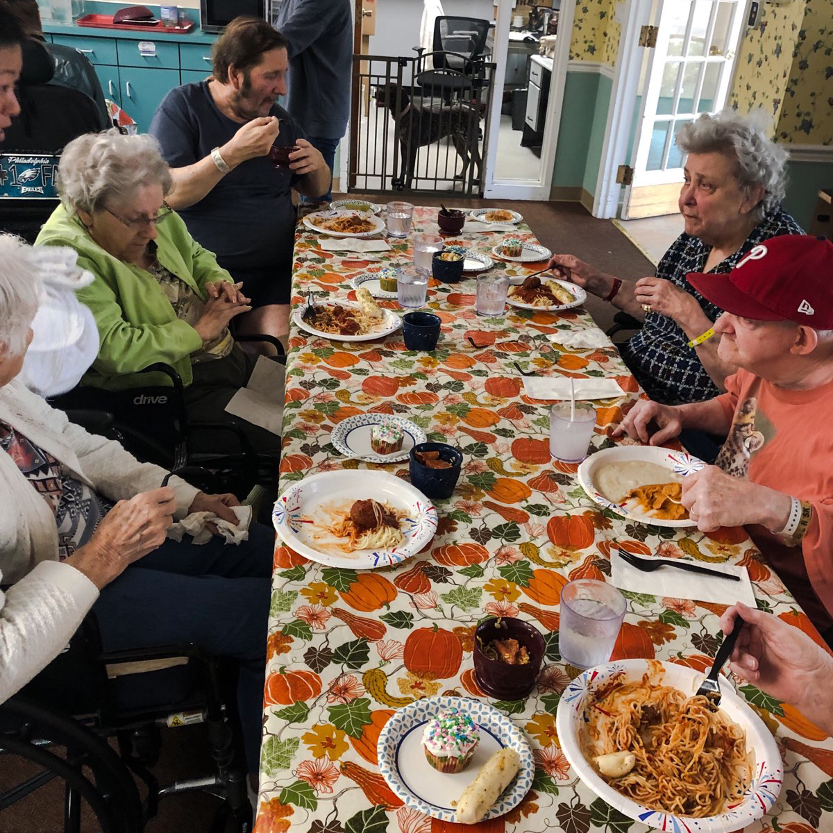 Image of Seniors eating dinner at Kadima at Campbelltown Nursing and Rehabilitation Facility